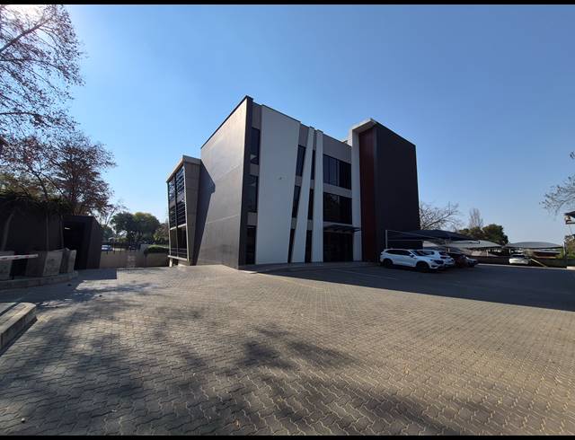 728M² OFFICE TO LET IN MELROSE ESTATE